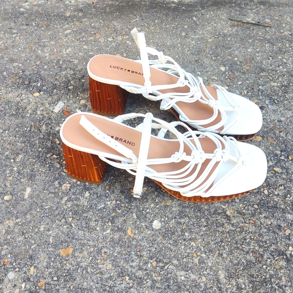 New! Lucky brand women's white bassie slingback heels size 7 .1/2 M 38